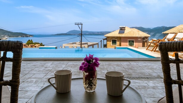 A poolside view with a clear sky, a pool, and a mountain in the background. - Apartment 'Ionian Sea View Luxury Apartments' with Wi-Fi and Air Conditioning (Lefkada)