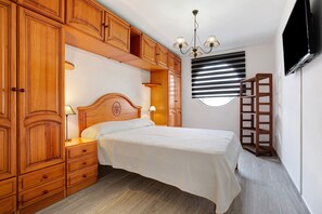 3 bedrooms, iron/ironing board, free WiFi, bed sheets