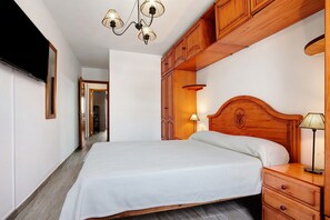 3 chambres, fer et planche à repasser, Wi-Fi gratuit, draps fournis