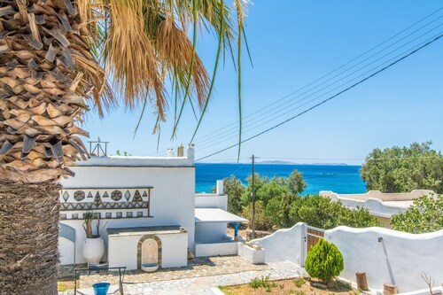 Holiday Home 'Porto Galini Tinos Triantaros 104' with Private Terrace, Wi-Fi and Air Conditioning