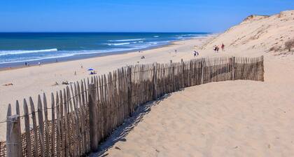 Holiday Home 'La P'tite Maison De Charlotte' with Private Terrace, Wi-Fi and Air Conditioning