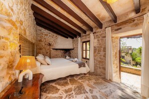 2 bedrooms, iron/ironing board, free WiFi, bed sheets - Holiday Home "Es Colomer" with Mountain View, Shared Pool & Wi-Fi (Petra)