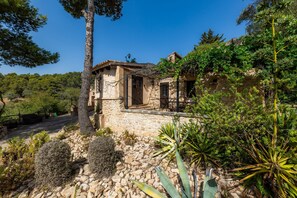 Exterior - Holiday Home "Es Colomer" with Mountain View, Shared Pool & Wi-Fi (Petra)
