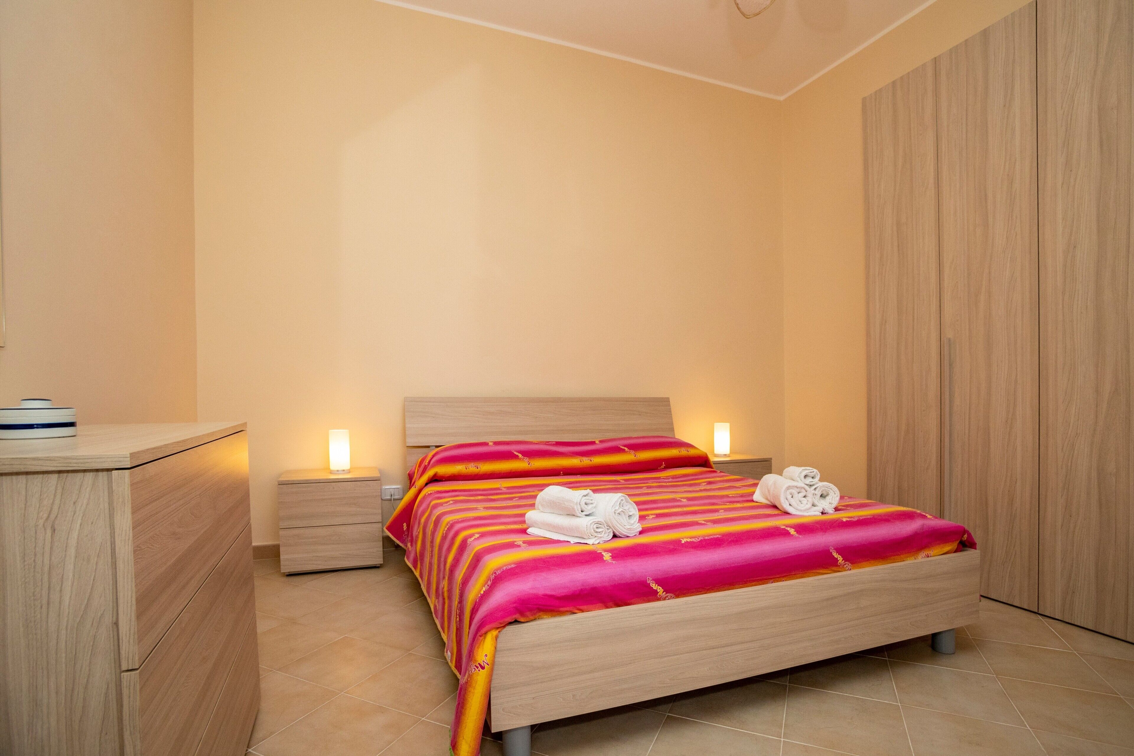 2 camere, ferro/asse da stiro, Wi-Fi gratuito, lenzuola