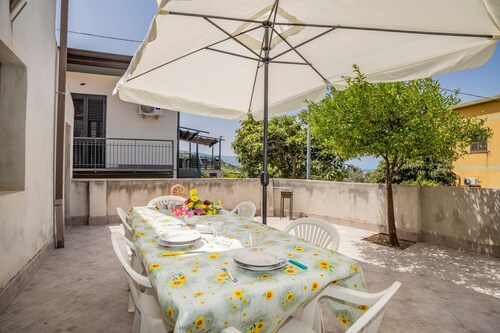 Vacation Home "La Casuzza Di Sara" with Private Terrace & Wi-Fi