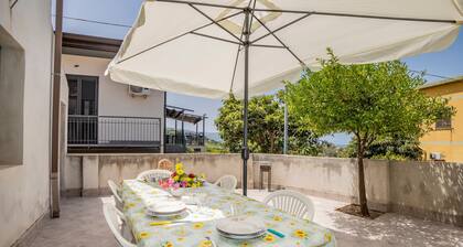 Vacation Home "La Casuzza Di Sara" with Private Terrace & Wi-Fi