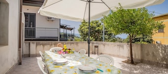 Vacation Home "La Casuzza Di Sara" with Private Terrace & Wi-Fi
