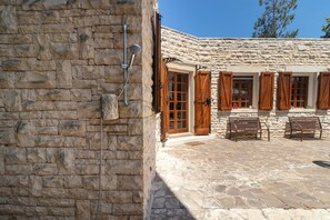 Terrace/patio - Villa 'Torre Cappavecchia' with Private Pool, Private Terrace, and Air Conditioning (Molfetta)