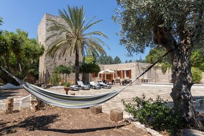 Terrace/patio - Villa 'Torre Cappavecchia' with Private Pool, Private Terrace, and Air Conditioning (Molfetta)