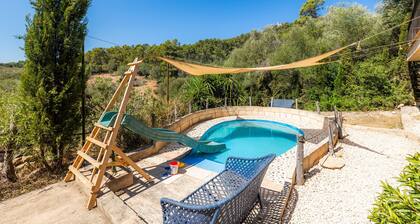 Apartamento "Es Sostre" con vistas a la montaña, piscina compartida y Wi-Fi