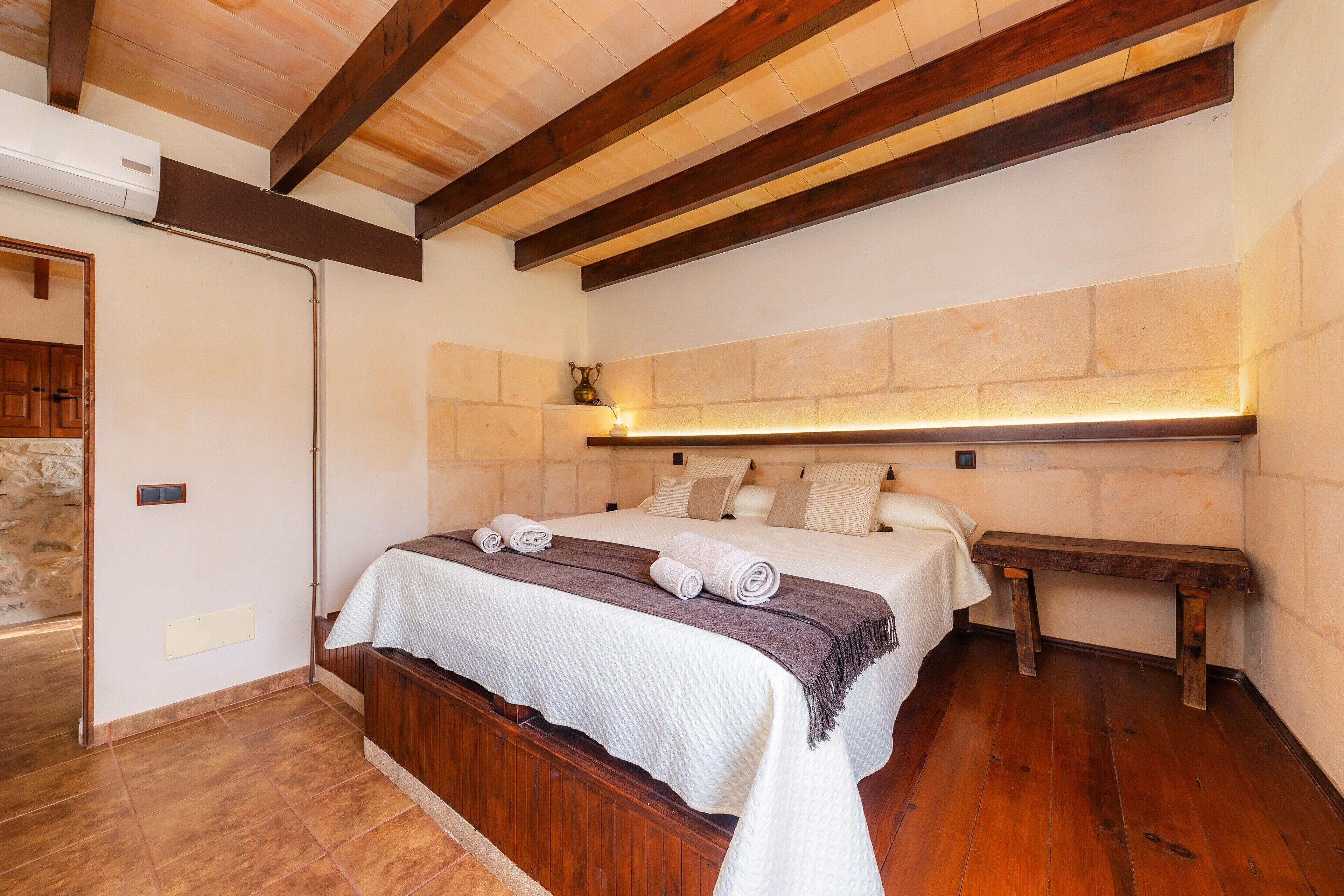 2 dormitorios, tabla de planchar con plancha, wifi gratis y ropa de cama