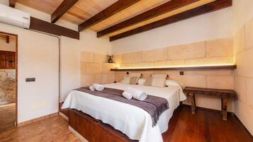 2 dormitorios, tabla de planchar con plancha, wifi gratis y ropa de cama