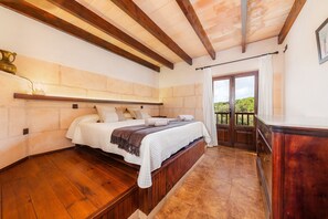 2 slaapkamers, een strijkplank/strijkijzer, gratis wifi, beddengoed