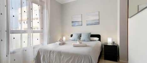 1 habitación, tabla de planchar con plancha, wifi gratis y ropa de cama