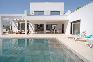 Pool - "Alba Sea" Villa with Private Pool, 2 Private Terraces and Wi-Fi (Chiclana de la Frontera)