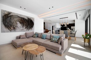 TV - "Alba Sea" Villa with Private Pool, 2 Private Terraces and Wi-Fi (Chiclana de la Frontera)