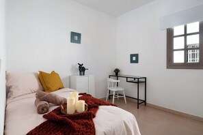 2 soverom, strykejern/-brett, wi-fi (inkludert) og sengetøy