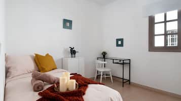 2 bedrooms, iron/ironing board, free WiFi, bed sheets