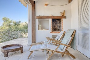 Terrace/patio - Villa 'Blu La Patronale' with Sea View, Shared Pool and Wi-Fi (Castro)