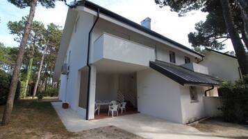 Villa, 3 Bedrooms, Balcony, Garden View | Exterior