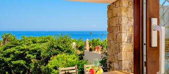 Stunning willa in Costa Paradiso overlooking the sea with pool