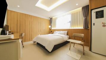 Down comforters, desk, free WiFi, bed sheets