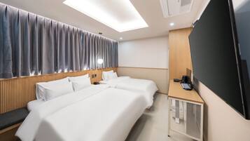 Phòng | Chăn bông, bàn, truy cập Internet không dây miễn phí, bộ trải giường