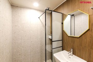 Zweibettzimmer | Badezimmer