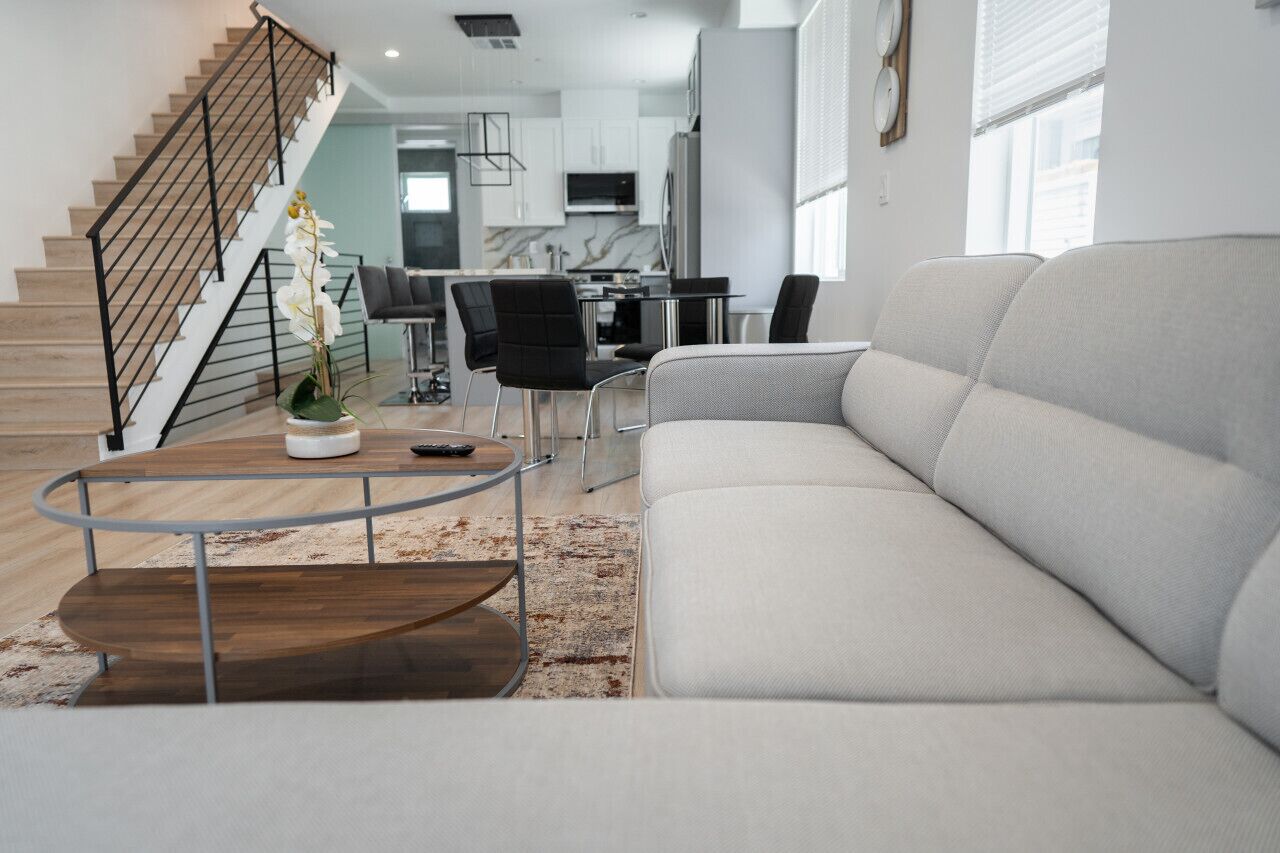 Smart TV, books, offices