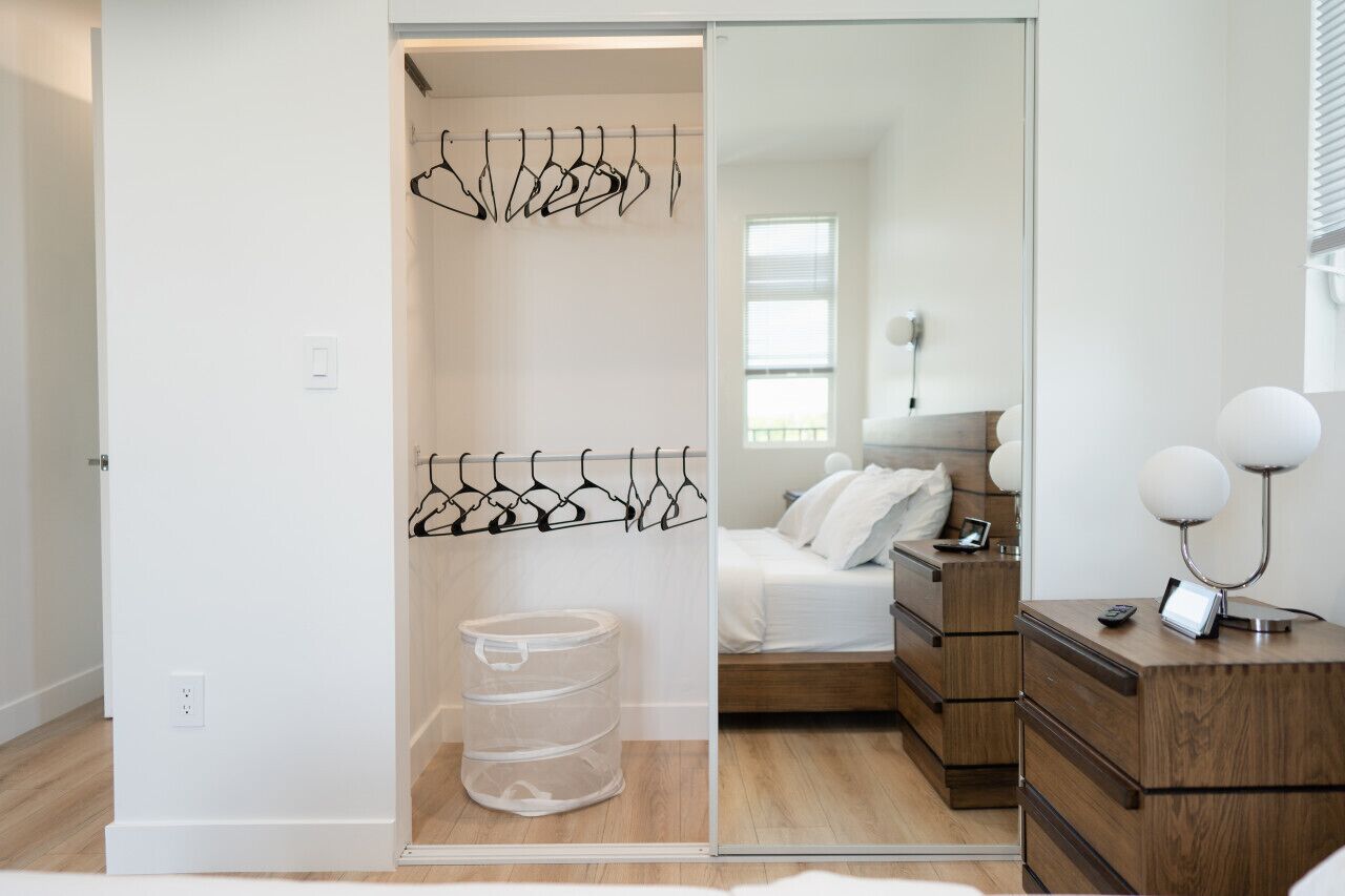 4 habitaciones, escritorio, tabla de planchar con plancha y wifi gratis 
