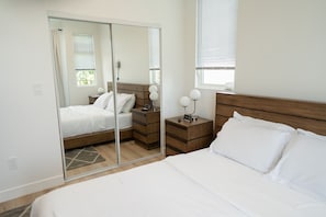 4 Schlafzimmer, Schreibtisch, BĂŒgeleisen/BĂŒgelbrett, kostenloses WLAN