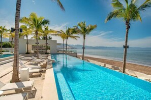 A heated pool - Harbor 3008 Amazing beach front romantic vacation home by Moikkarentals (Puerto Vallarta)