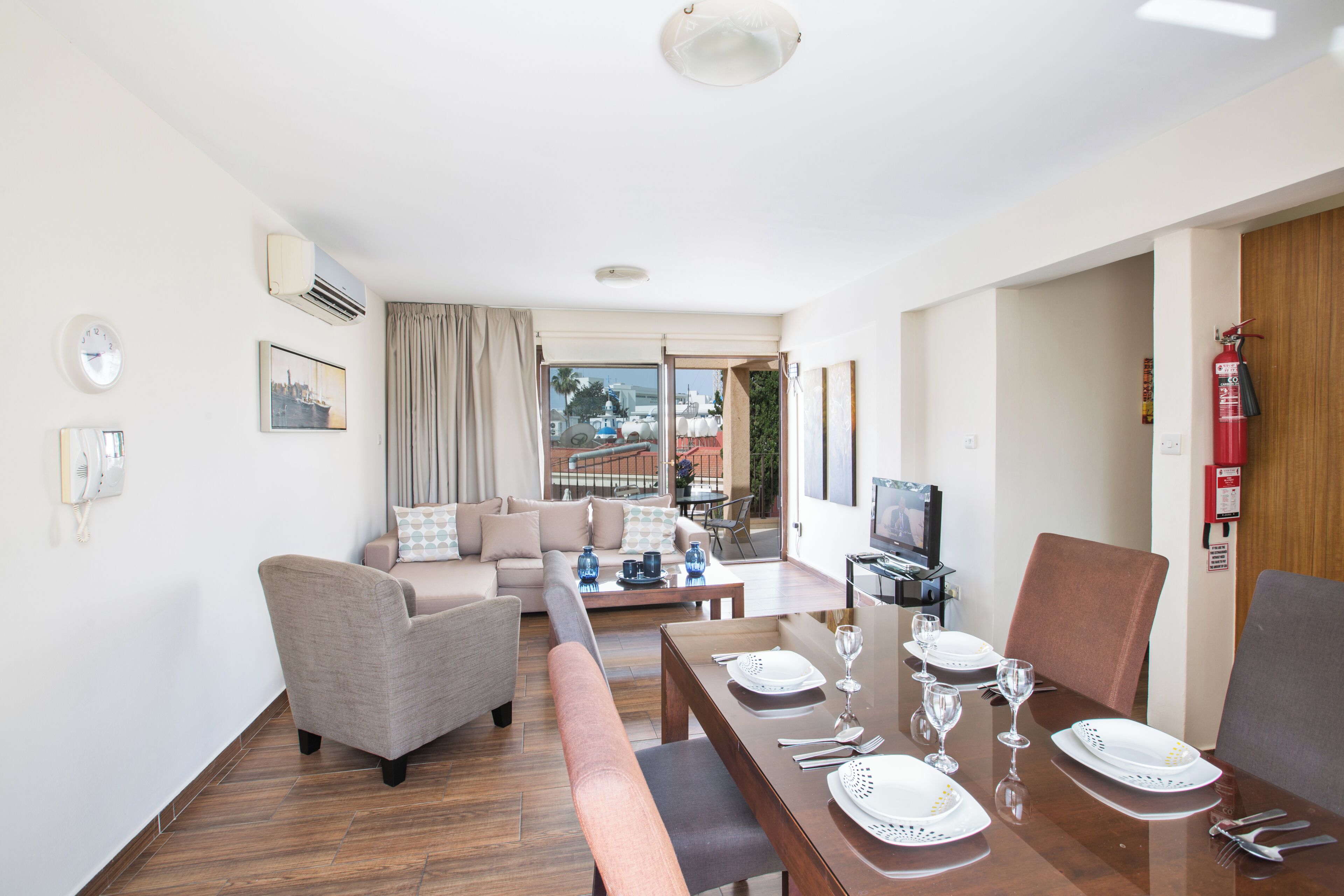 Departamento, 2 habitaciones, balcón, vista a la ciudad | Área de sala de estar