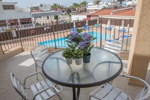Outdoor dining - Ayia Napa Holiday Apartment Na101 (Ayia Napa)