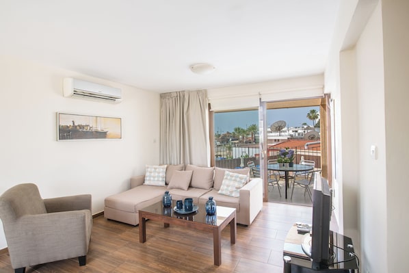 Apartment, 2 Schlafzimmer, Balkon, Stadtblick | Wohnbereich