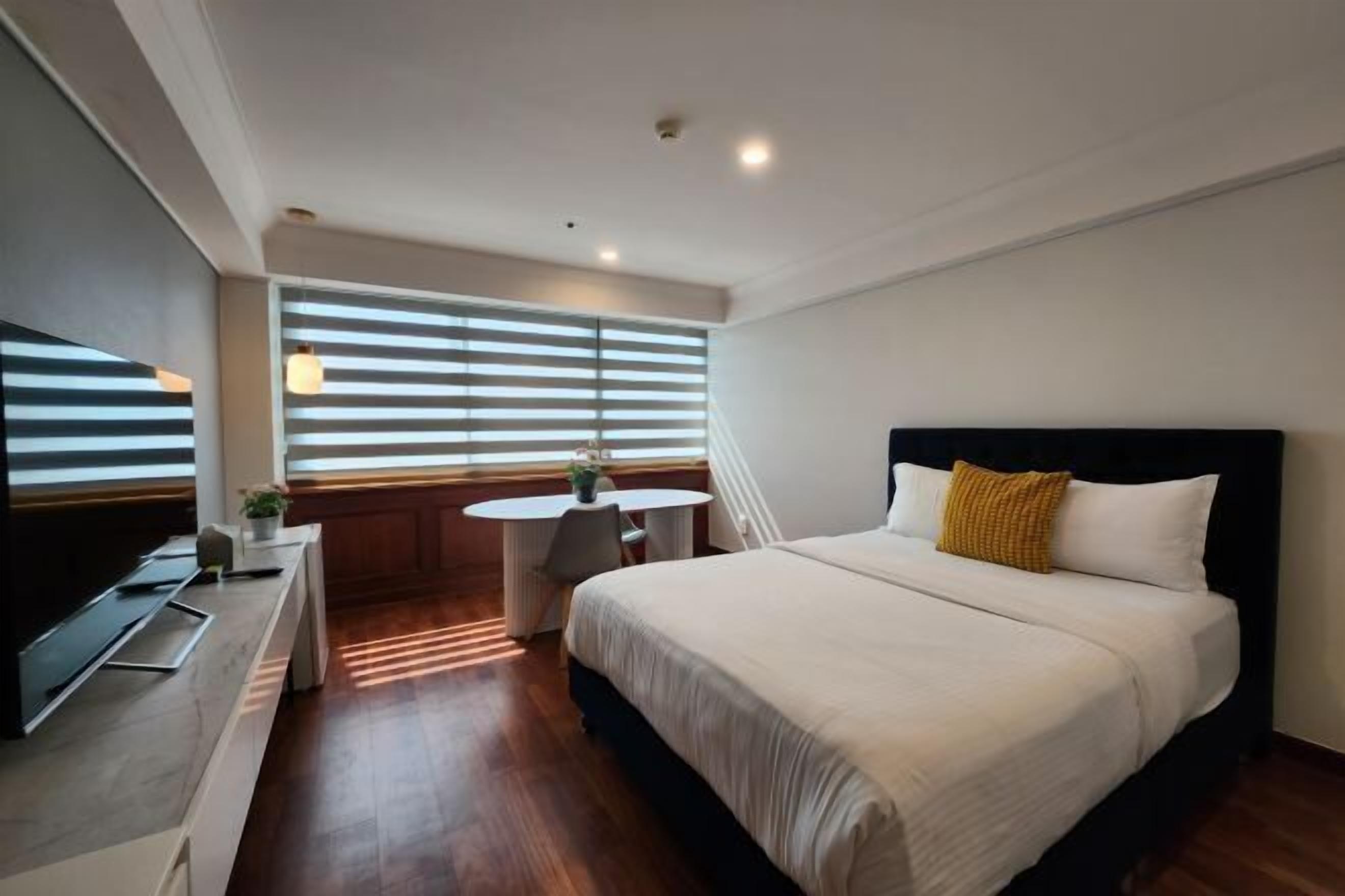 Ropa de cama de alta calidad, cubrecamas y muebles diferentes 