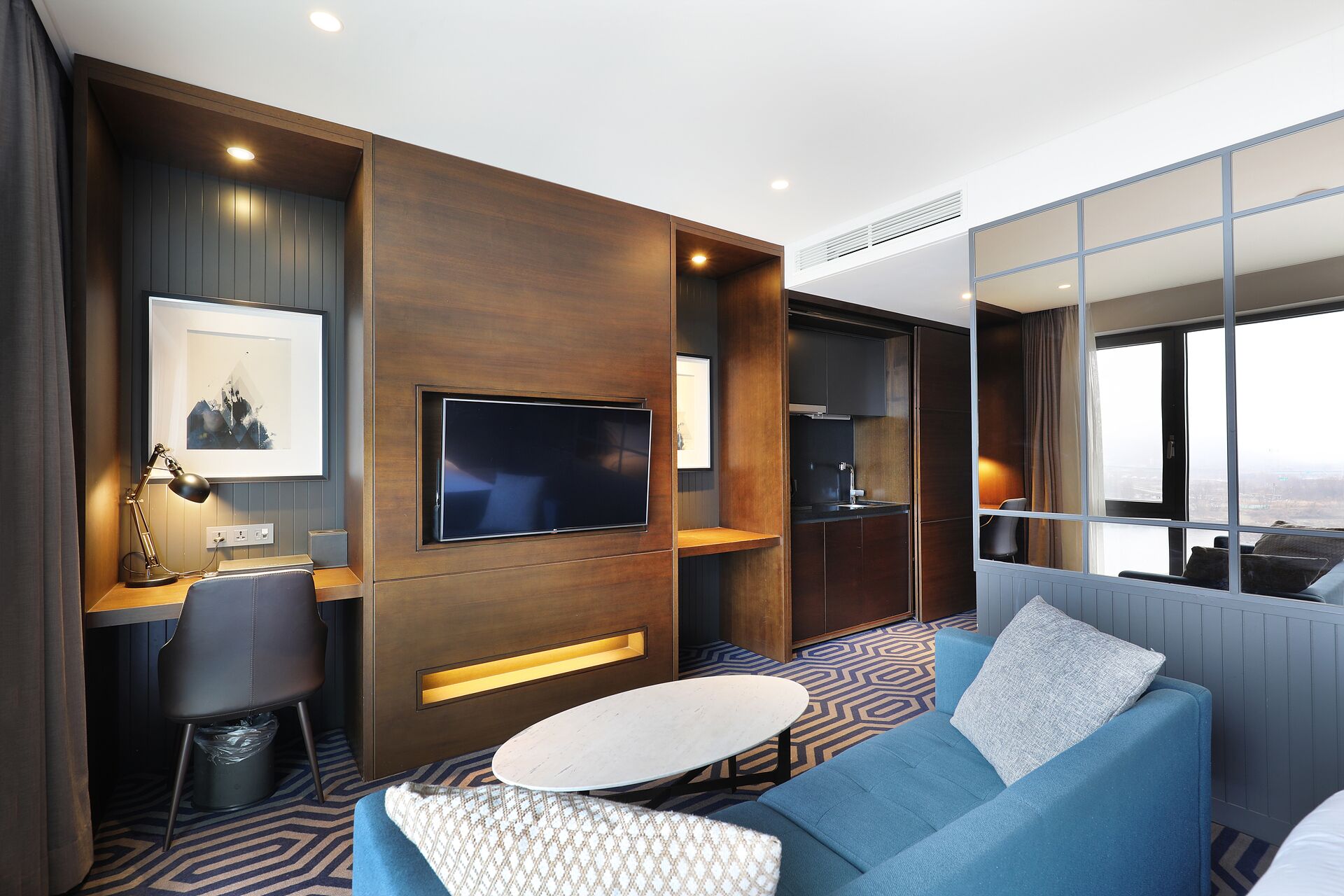 premier suite room (complimentary pool access for 2) | 1 bedroom, desk, free wifi, bed sheets