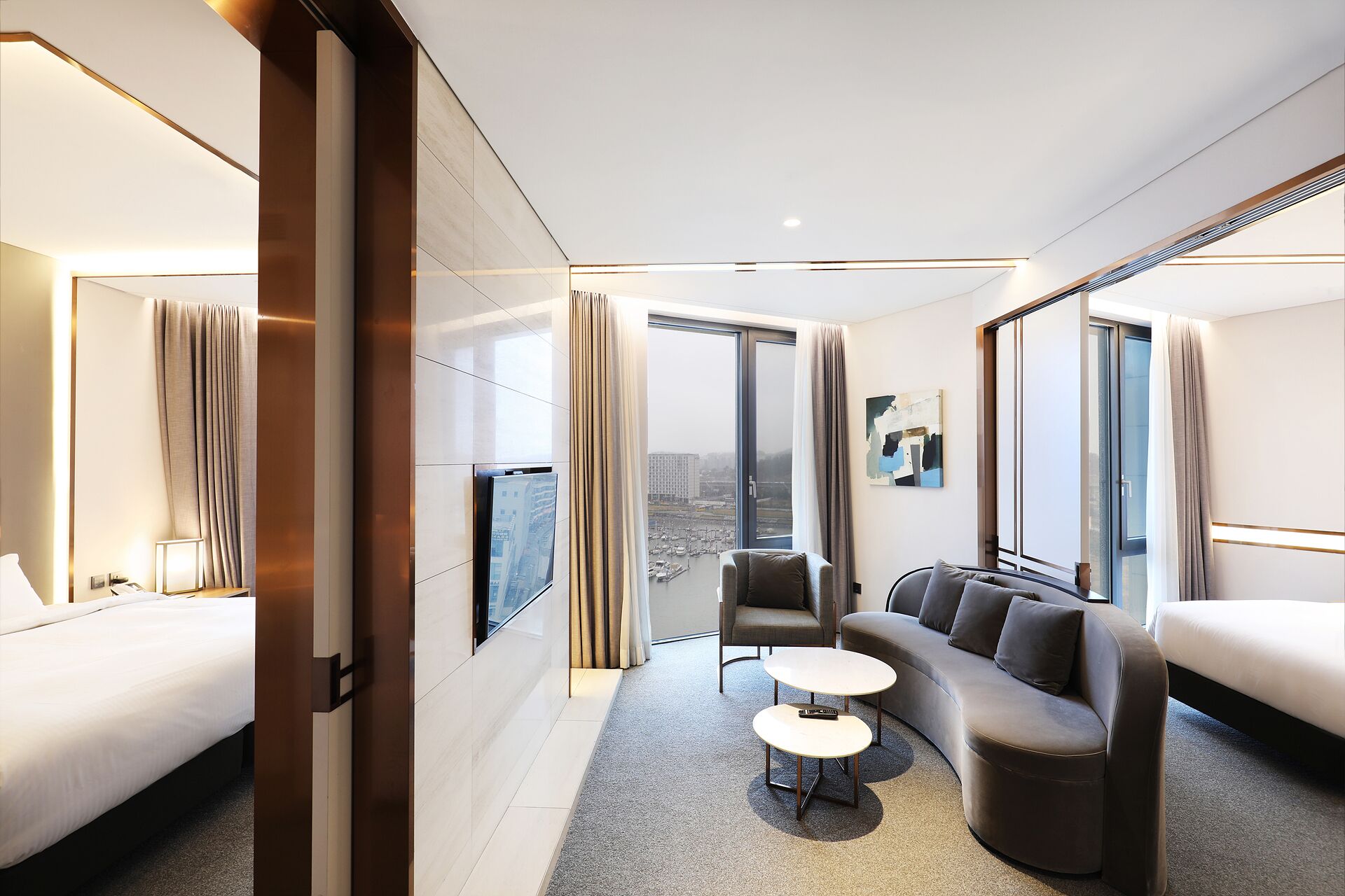 Queen Suite (Complimentary Pool Access for 4) | 書桌、隔音、免費 Wi-Fi、床單