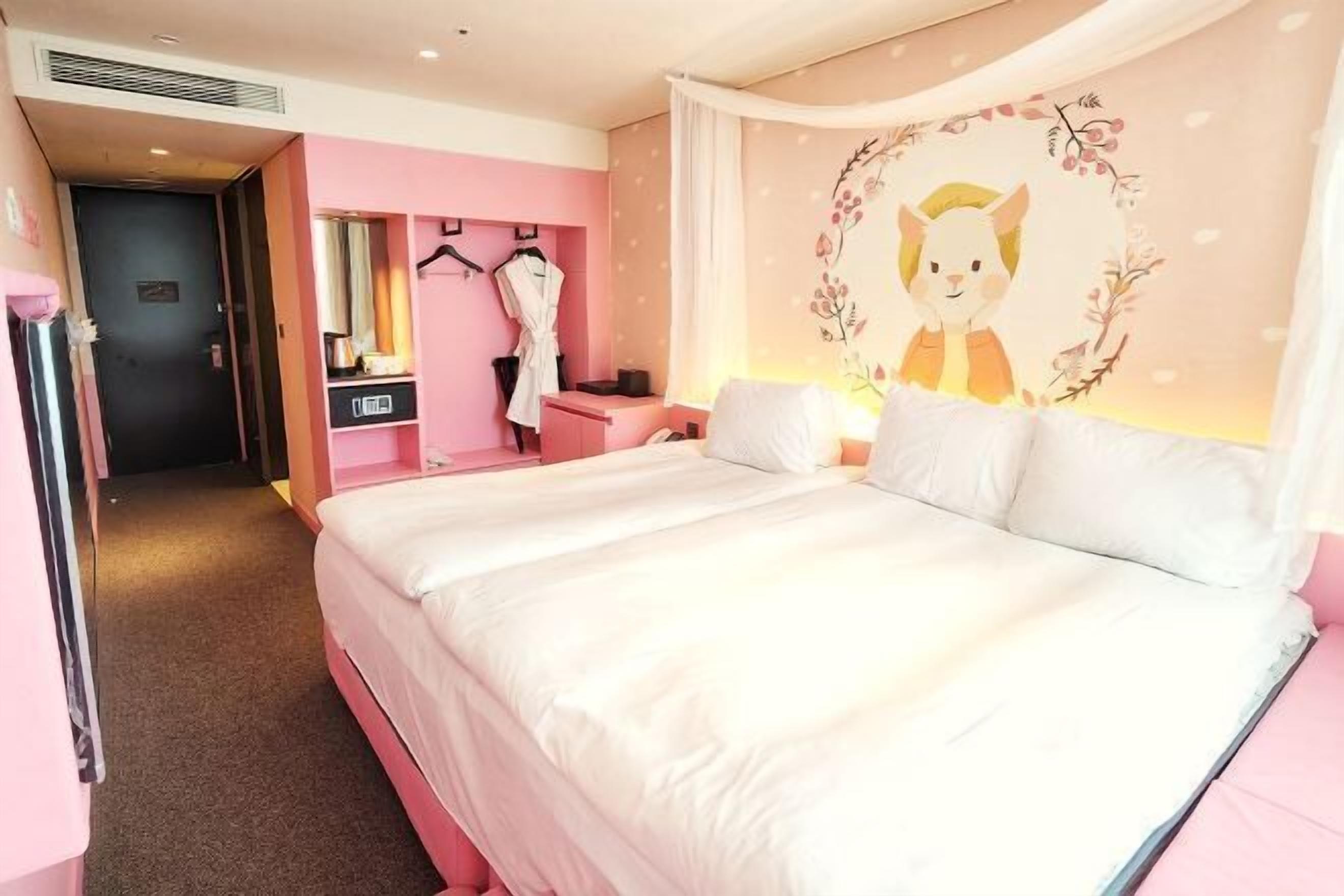 Desk, free WiFi, bed sheets