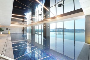 室内游泳池，室外游泳池