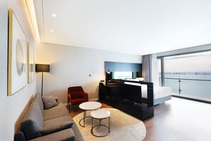 Skrivebord, wi-fi (inkludert) og sengetøy