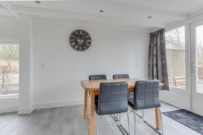 Dining - Ferienhaus für 5 Personen, Geschmackvoll und Komfortabel, Neue Badezimmer, Wlan (Sint Maartensbrug)