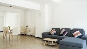 Reception - RoomQuest IT Square Don Mueang Airport (Bangkok)