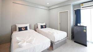 Standard Twin Room | In-room dining - RoomQuest IT Square Don Mueang Airport (Bangkok)