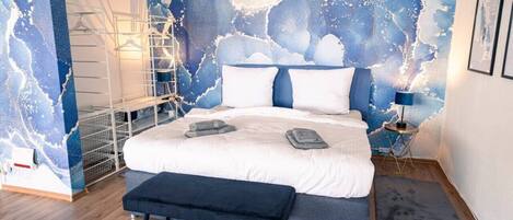 1 多间卧室、办公桌、熨斗/熨衣板、旅行婴儿床