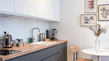 Fridge, microwave, stovetop, coffee/tea maker