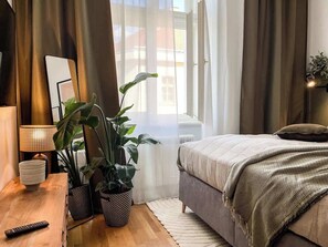 1 soverom, strykejern/-brett, reiseseng for barn og wi-fi