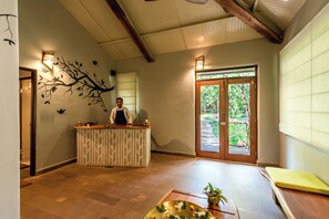 Couples treatment room(s), deep-tissue massages, Ayurvedic treatments - Kanha Jungle Camp (Baihar)