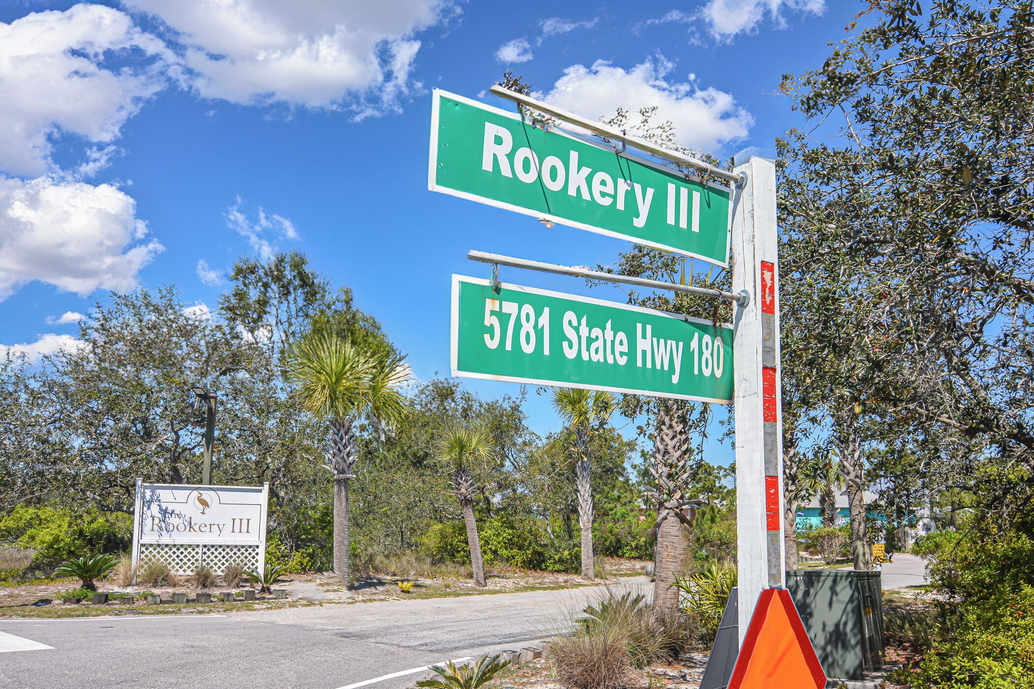 Señal de calle para Rookery III y 5781 State Hwy 180.