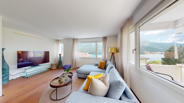 TV - The apartment is located in a prime location on the famous Via Serlas in St. (St. Moritz)